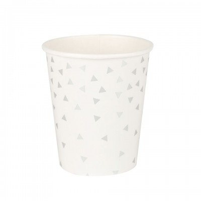 Copos com triângulos prateados
