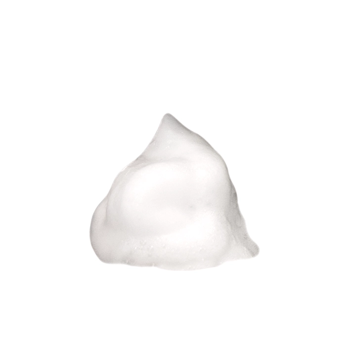 Espuma branca fofa sobre fundo branco