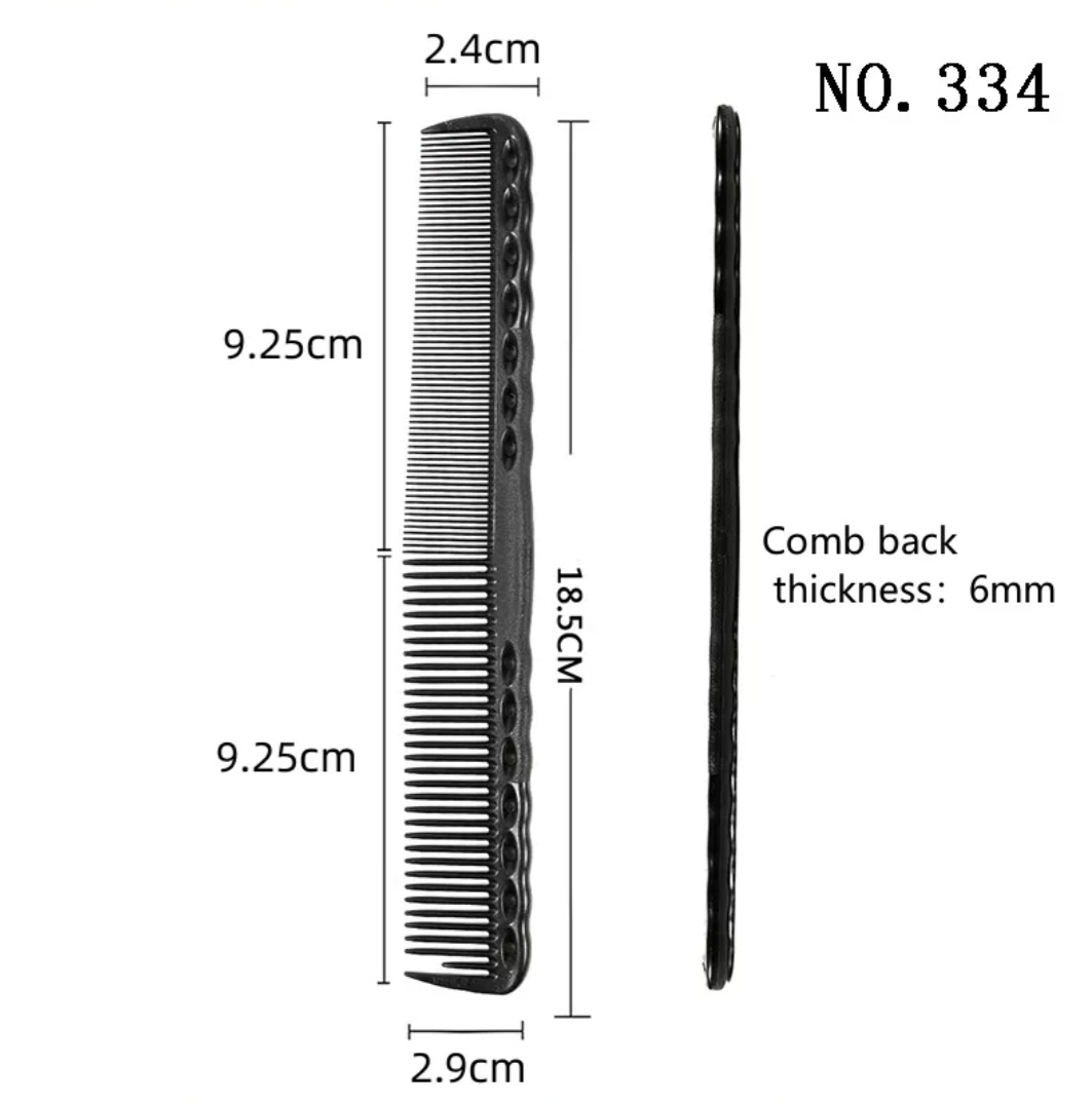 Pente preto de plástico com medidas e texto informativo em fundo branco