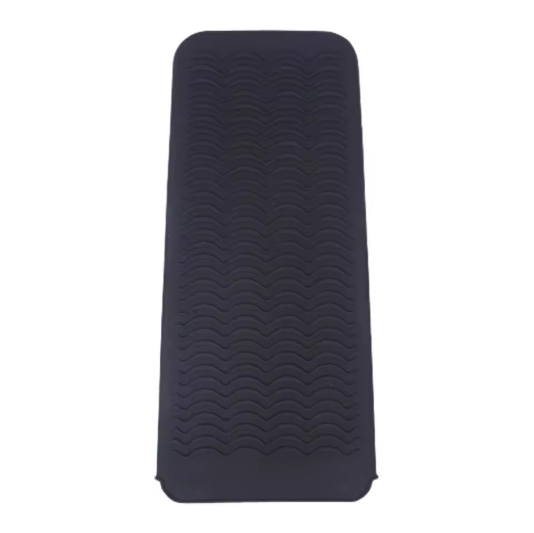 Colchão insuflável preto com padrão de ondas