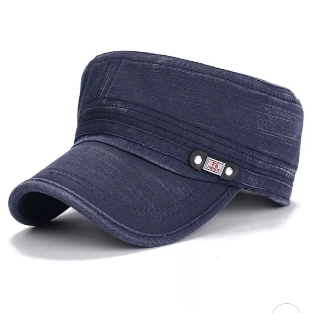 Boné militar azul escuro em tecido com etiqueta e rebites