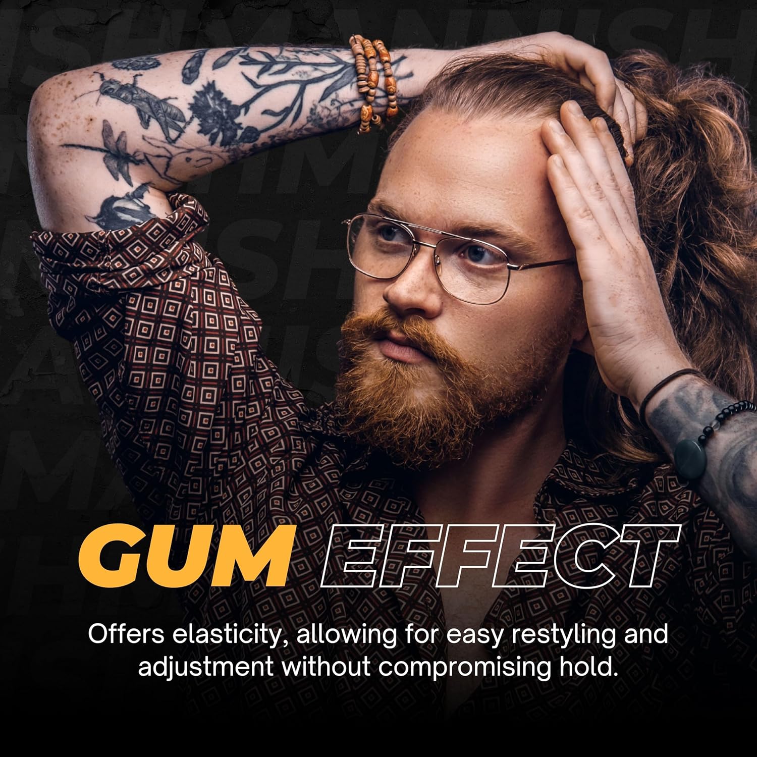 Homem ruivo com tatuagens e óculos, camisa padrão geométrico, texto GUM EFFECT em imagem promocional