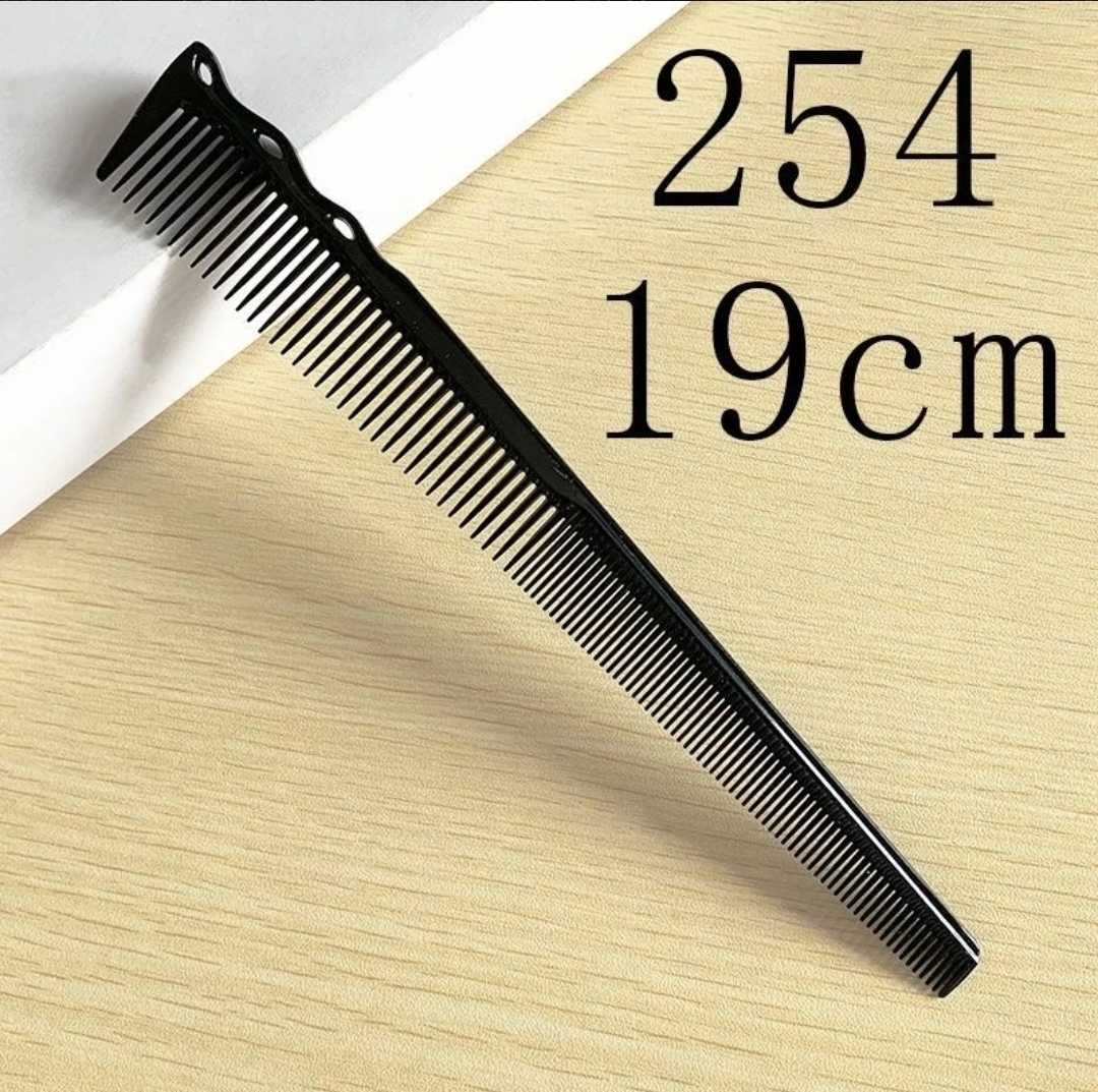 Pente preto comprido de plástico com texto ao lado 254 19cm