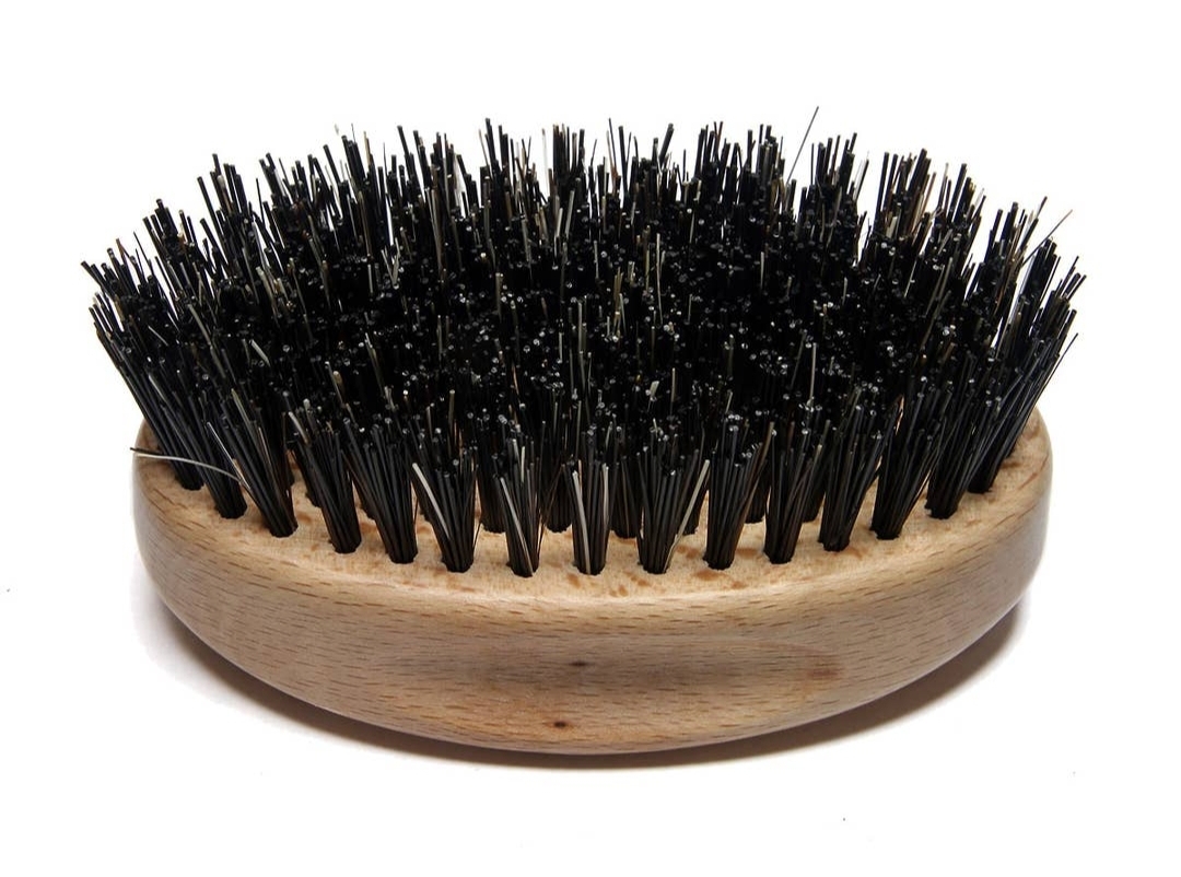 DRKS ESCOVA OVAL BARBA ,MADEIRA COM CERDAS JAVALI E NYLON