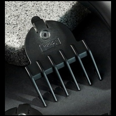 Pente de corte preto para cabelo com seis dentes e texto WAHL