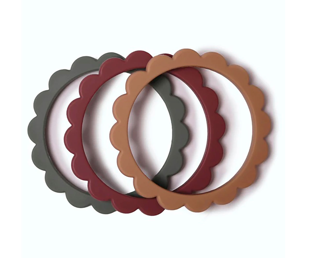 Três anéis de silicone ondulados em três cores.