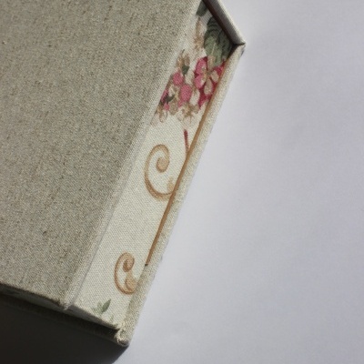 Caixa tipo flip-flop