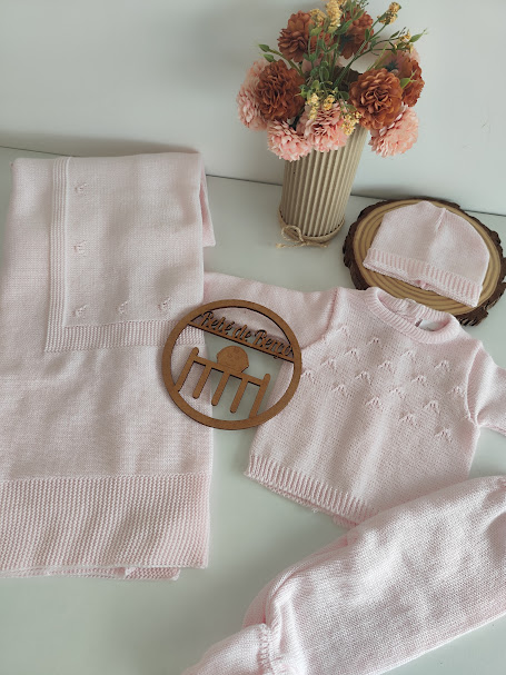 Camisola, calça e gorro em malha fina de algodão