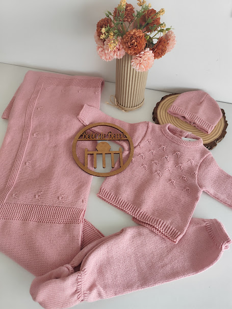 Camisola, calça e gorro em malha fina de algodão