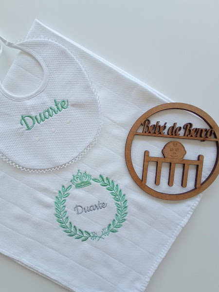 Fralda com Arabesco e Coroa