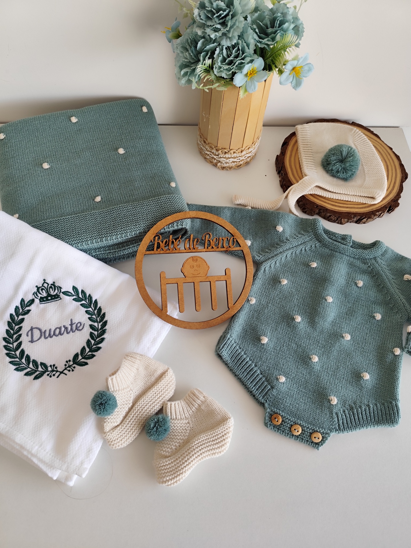 Fofo de Malha com Carapins e Touca