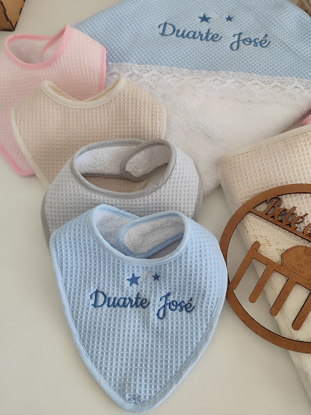 Babete Triangular com velcro