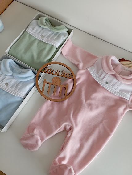 Babygrow de Veludo com Gola