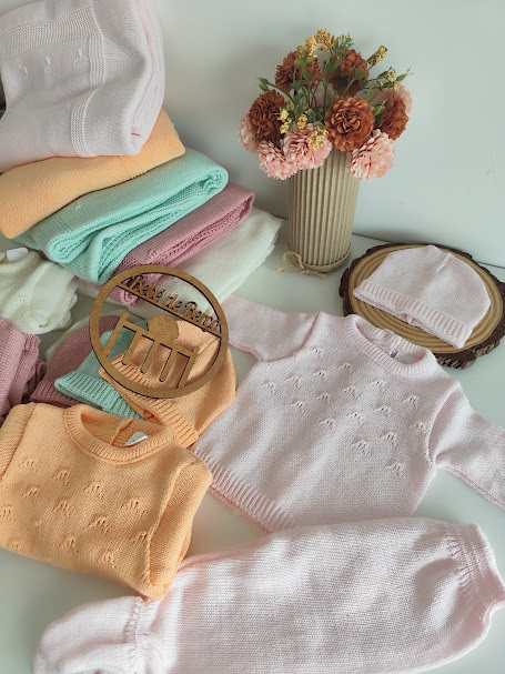 Camisola, calça e gorro em malha fina de algodão