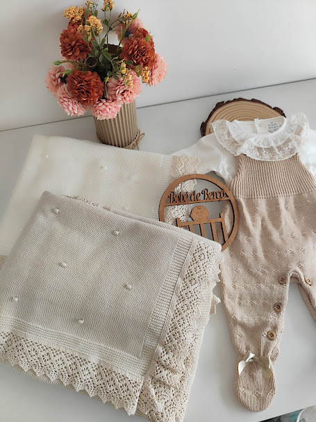 Manta de Malha Com Renda- Várias Cores