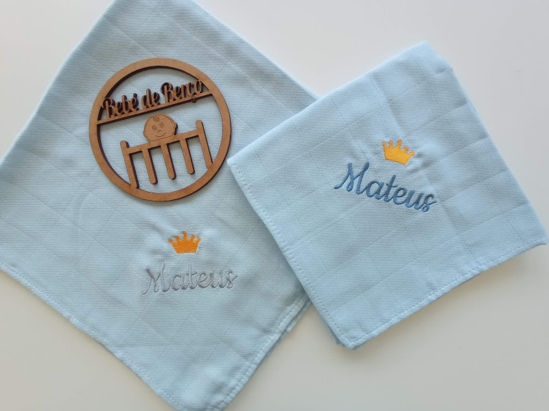 Fralda com Nome e Coroa