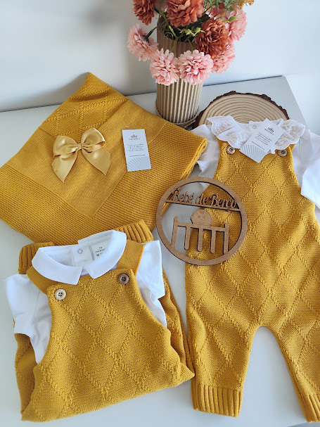 Jardineira de malha com Body de gola