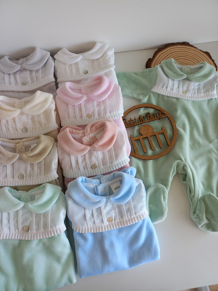 Babygrow de Veludo com Gola