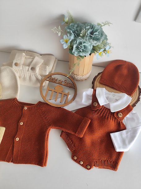 Fofo de Malha Natural com Casaco e Gorro