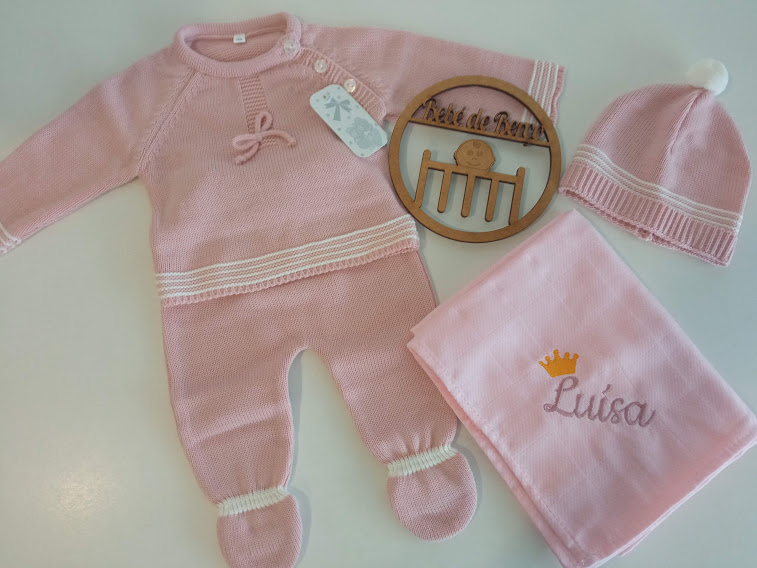 Conjunto de Malha Rosa 3 Peças com Gorro