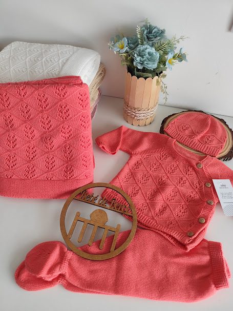 Camisola, calça e gorro malha fina