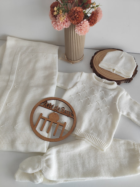 Camisola, calça e gorro em malha fina de algodão