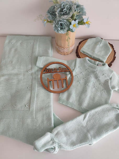 Camisola, calça e gorro em malha fina de algodão