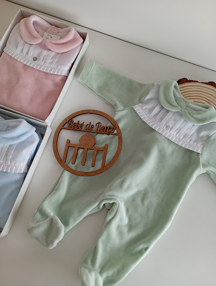 Babygrow de Veludo com Gola