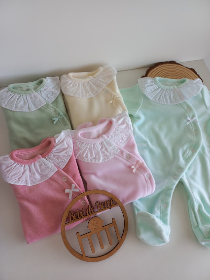 Babygrow de Veludo com Gola