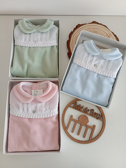 Babygrow de Veludo com Gola