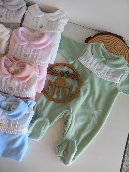 Babygrow de Veludo com Gola