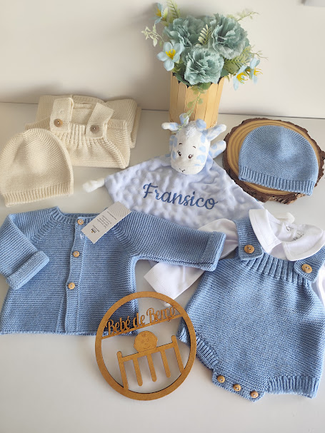 Fofo de Malha Natural com Casaco e Gorro