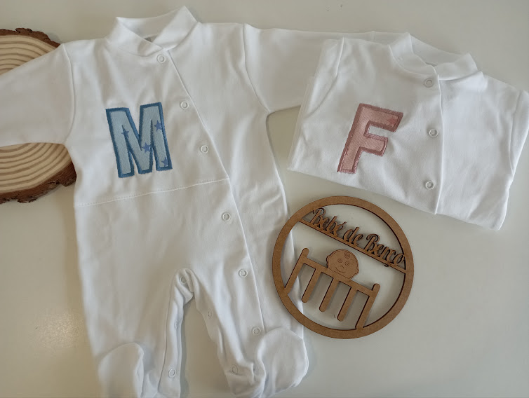 Babygrow e/ou Fralda com Inicial do Bebé