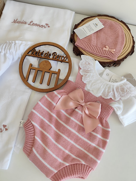 Fofo com Laço e Body de Gola de Manga Curta