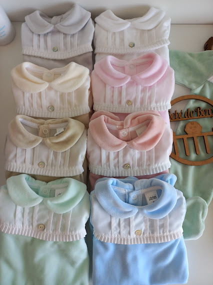 Babygrow de Veludo com Gola