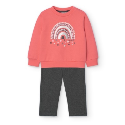 Conjunto de roupa infantil com camisola coral e calças cinzentas
