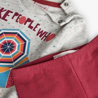 Conjunto para o bebé menina