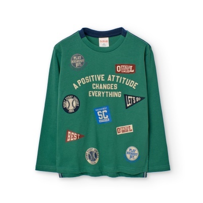 Camisola verde com estampados coloridos e textos inspiradores