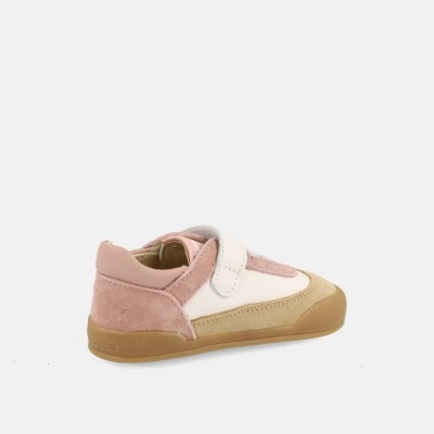 Sapatilha infantil rosa, bege e branca com sola castanha