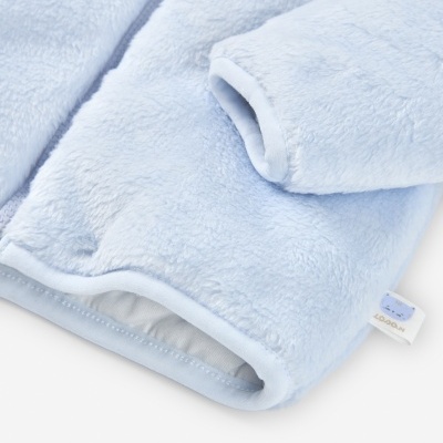 Casaco azul claro felpudo com etiqueta de gato LOGAN