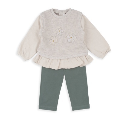 Conjunto de roupa de bebé com túnica bege e calças verdes