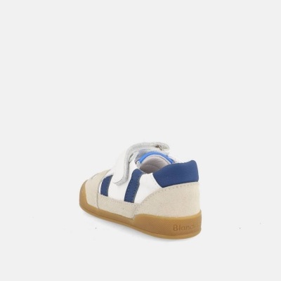 sapato infantil branco e azul com sola castanha e fecho de velcro