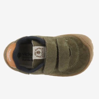 Sapato infantil verde-oliva com velcro e etiqueta