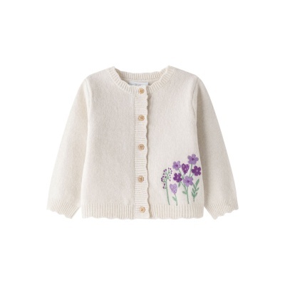 Casaco de malha creme com bordado de flores roxas e botões de madeira
