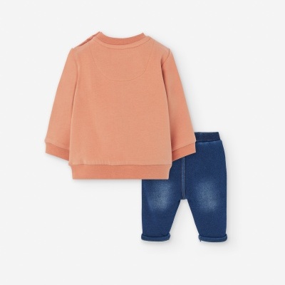Conjunto criança camisola pêssego e calças ganga azul escuro