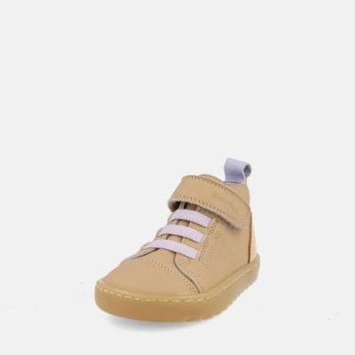 Tênis infantil bege com sola castanha e atacadores lilás