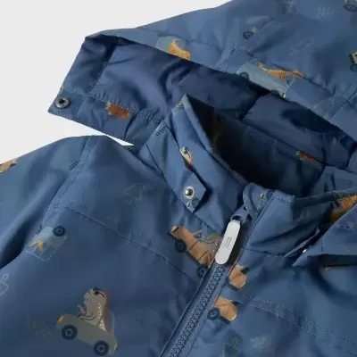 Casaco azul com estampado de dinossauros em carros e capuz destacável