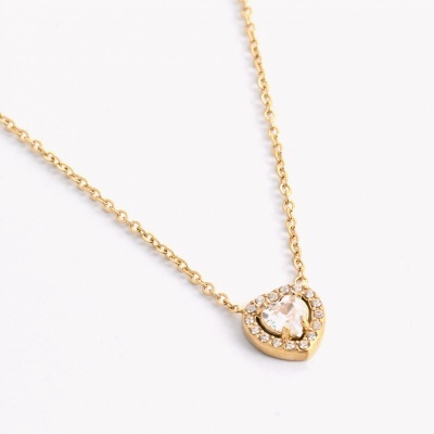 Colar&#x20;em&#x20;a&#x00E7;o&#x20;pedra&#x20;transparente&#x20;cora&#x00E7;&#x00E3;o