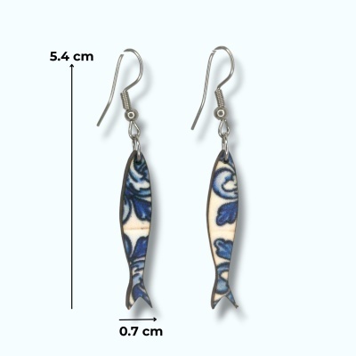 Brincos de peixe azuis e brancos com gancho metálico