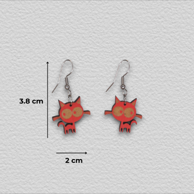 Brincos de gato em madeira vermelha e castanha com argolas prateadas